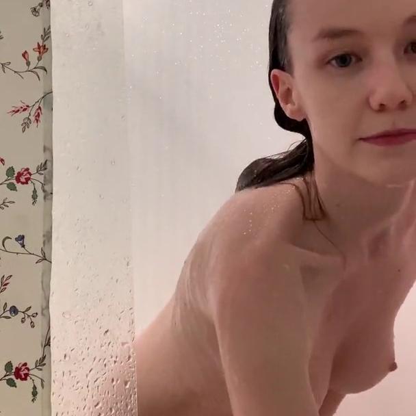 Emily Bloom Nude Shower Teasing Video Leaked