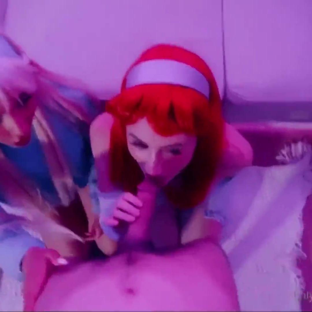 Waifumiia and Bronwin Aurora Cosplay Sex Tape Video Leaked